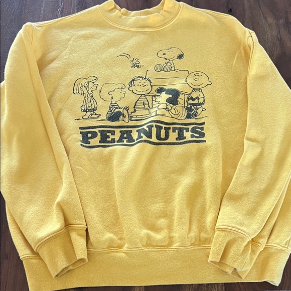 Peanuts Tops - Sweatshirt-Peanuts Classic Yellow Crewneck
